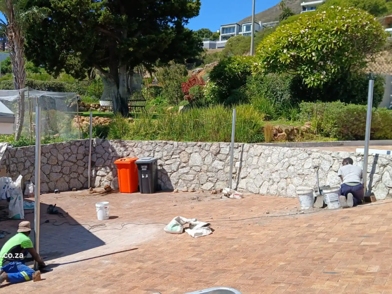 Shadeport posts installed, Camps Bay